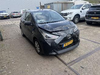 Vaurioauto  passenger cars Toyota Aygo 1.0 VVT-I XFUN 2022/1