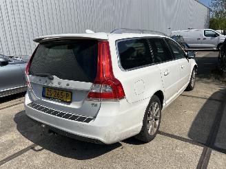 skadebil auto Volvo V-70 1.6 T4 KINETIC 2013/10