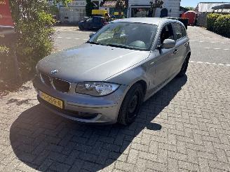 uszkodzony samochody osobowe BMW 1-serie 116 I High Executive 2010/3