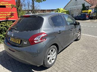 Peugeot 208 1.2 PURETECH STYLE picture 3