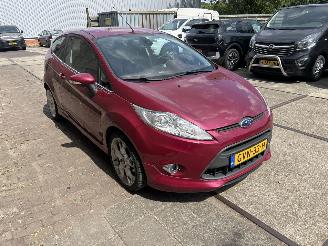 damaged passenger cars Ford Fiesta 1.6 GHIA 2009/4