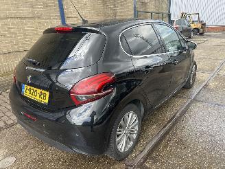 Peugeot 208 1.2 PURETECH BLEU PREMIUM picture 4