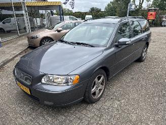 Voiture accidenté Volvo V-70 2.4  Edition 1 2006/8
