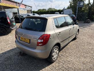 krockskadad bil auto Skoda Fabia 1.4- 16V Ambiente 2008/1