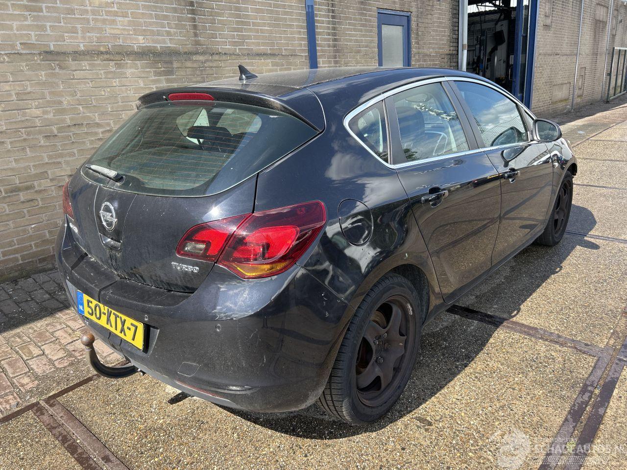 Opel Astra 1.6 TURBO SPORT