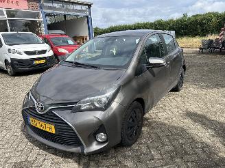 Coche accidentado Toyota Yaris 1.3 VVT-I TREND 2016/8