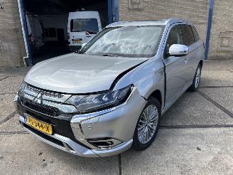 Vaurioauto  passenger cars Mitsubishi Outlander 2.4 PHEV INTENSE + 2019/2