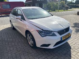 krockskadad bil auto Seat Leon ST 1.2 TSI STYLE BUSINESS 2016/9