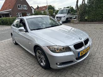krockskadad bil auto BMW 3-serie 318 I BUSINESS LINE 2010/3