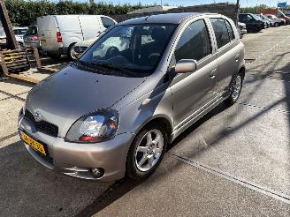uszkodzony samochody osobowe Toyota Yaris 1.5 -16V  VVT-i   T SPORT 2002/9