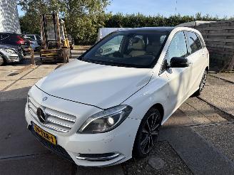 Vaurioauto  passenger cars Mercedes B-klasse 180 Ambition 2012/4