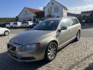 Coche accidentado Volvo V-70 2.0 D3 SUMMUM 2011/11