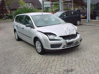 damaged passenger cars Ford Focus 1.6 2006/9