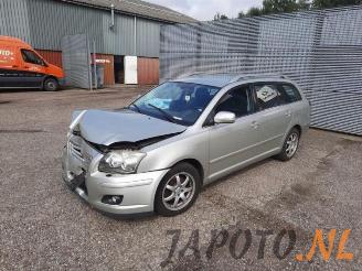 skadebil vrachtwagen Toyota Avensis Avensis Wagon (T25/B1E), Combi, 2003 / 2008 2.0 16V VVT-i D4 2008/9