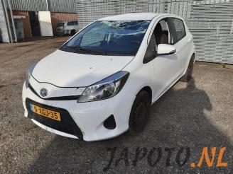 Coche siniestrado Toyota Yaris Yaris III (P13), Hatchback, 2010 / 2020 1.5 16V Hybrid 2014/8