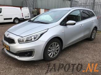 Coche siniestrado Kia Cee d Cee'd Sportswagon (JDC5), Combi, 2012 / 2018 1.6 CRDi 16V VGT 2015/10
