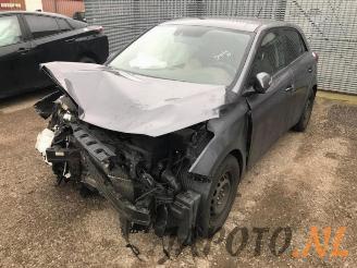 Coche siniestrado Hyundai I-20 i20 (GBB), Hatchback, 2014 / 2020 1.4 CRDi 16V 2015/11
