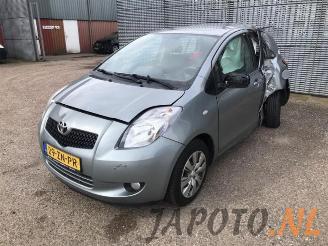 demontáž osobní automobily Toyota Yaris Yaris II (P9), Hatchback, 2005 / 2014 1.3 16V VVT-i 2008/4