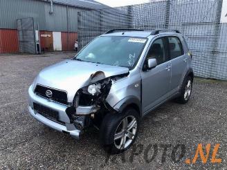 Coche siniestrado Daihatsu Terios Terios (J2), Terreinwagen, 2005 1.5 16V DVVT 4x4 Euro 4 2007/12