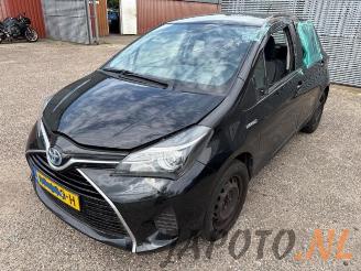 Salvage car Toyota Yaris Yaris III (P13), Hatchback, 2010 / 2020 1.5 16V Hybrid 2015/2