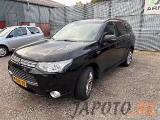 Vrakbiler auto Mitsubishi Outlander Outlander (GF/GG), SUV, 2012 / 2022 2.0 16V PHEV 4x4 2013/12