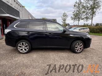 Mitsubishi Outlander Outlander (GF/GG), SUV, 2012 / 2022 2.0 16V PHEV 4x4 picture 6