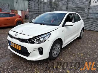 Vrakbiler auto Kia Rio Rio IV (YB), Hatchback, 2017 1.0i T-GDi 100 12V 2017/6