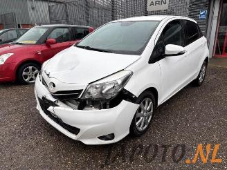 Coche siniestrado Toyota Yaris Yaris III (P13), Hatchback, 2010 / 2020 1.33 16V Dual VVT-I 2013/11