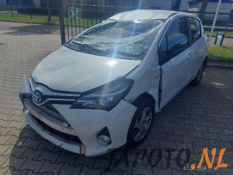 Vrakbiler auto Toyota Yaris Yaris III (P13), Hatchback, 2010 / 2020 1.5 16V Hybrid 2015/2