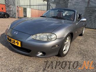 Salvage car Mazda MX-5 MX-5 (NB18/35/8C), Cabrio, 1998 / 2005 1.6i 16V 2002/4