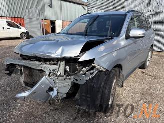 Vrakbiler auto Mitsubishi Outlander  2012/10