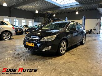 uszkodzony samochody osobowe Opel Astra 1.4 Turbo Cosmo 140 PK! 2010/3