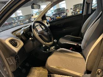 Toyota Aygo 1.0 VVT-i x-play NAP! picture 14