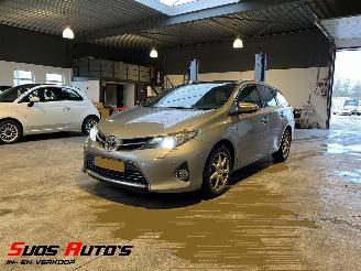 Damaged car Toyota Auris Sports 1.8 Hybrid Lease Pro 2013/11