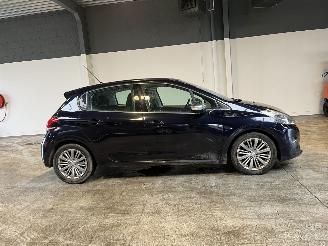 Peugeot 208 1.6 BlueHDi Blue Premium 90.000 KM! picture 6