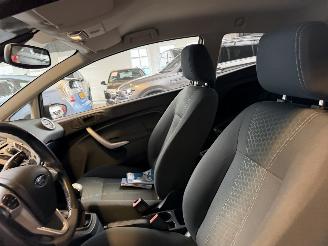 Ford Fiesta 1.25 Ghia picture 14