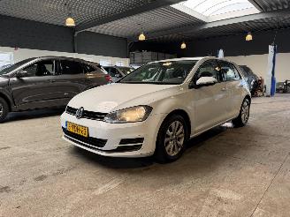 Vaurioauto  passenger cars Volkswagen Golf 1.2 TSI Trendline 2014/4