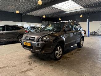damaged passenger cars Hyundai Tucson 2.0i Style 2007/1