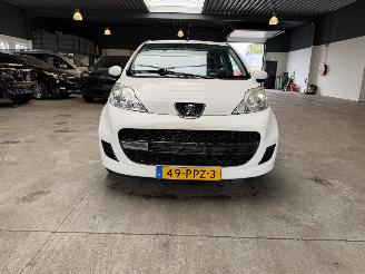 damaged passenger cars Peugeot 107 1.0-12V Millesim 200 2011/3