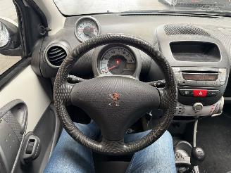 Peugeot 107 1.0-12V Millesim 200 picture 10