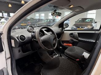 Vaurioauto  passenger cars Peugeot 107 1.0-12V Millesim 200 2011/3
