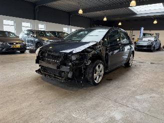 Voiture accidenté Toyota Auris 1.8 Full Hybrid Dynamic 2012/2