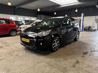 krockskadad bil auto Citroën C3 1.2 PureTech Feel NAP! 2016/2