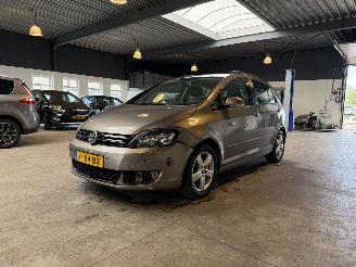 uszkodzony samochody osobowe Volkswagen Golf plus 1.4 Easyline 2011/2