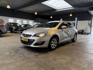 krockskadad bil auto Opel Astra 1.4 Turbo 2015/5