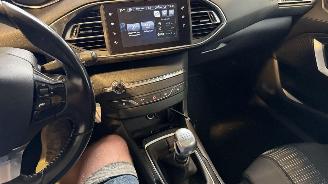 Peugeot 308 1.6 BlueHDI Blue Lease Executive picture 25