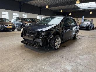 Schadeauto Toyota Auris 1.8 Full Hybrid Dynamic 2012/2