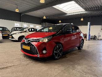 Vaurioauto  passenger cars Toyota Yaris 1.5 Hybrid Dynamic 81.000 KM! 2016/9