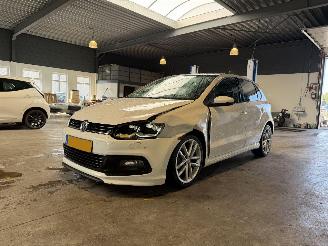 Vaurioauto  passenger cars Volkswagen Polo 1.2 TSI Highline Automaat! 2015/2