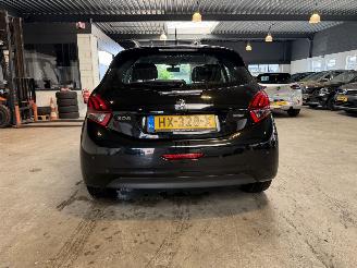 Peugeot 208 1.2 PureTech Active picture 4